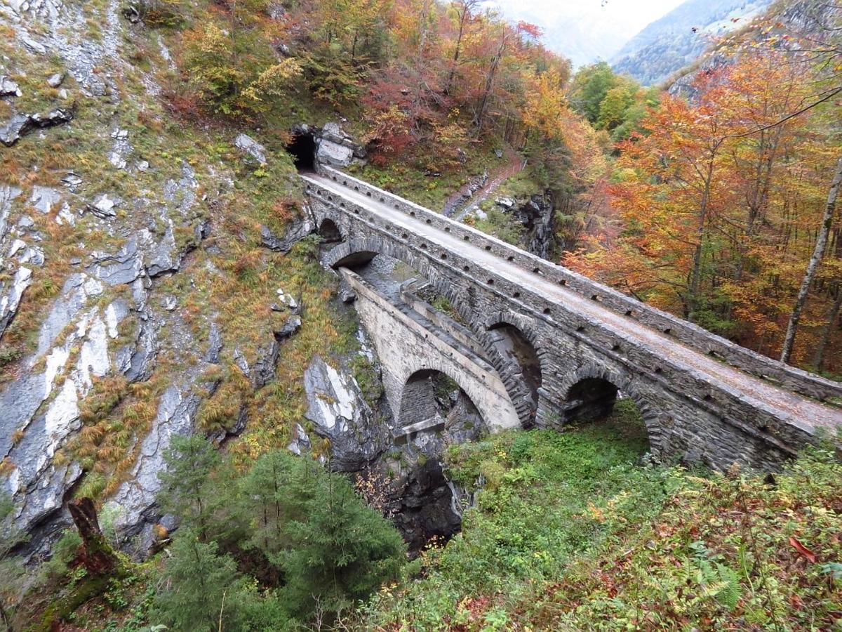Bed And Breakfast - Die Aelplersuit Im Berghuesli Fuer Backpackers Und Familien, Ganz Einfach - Ganz Unkompliziert-Ganz Relaxd Linthal Buitenkant foto