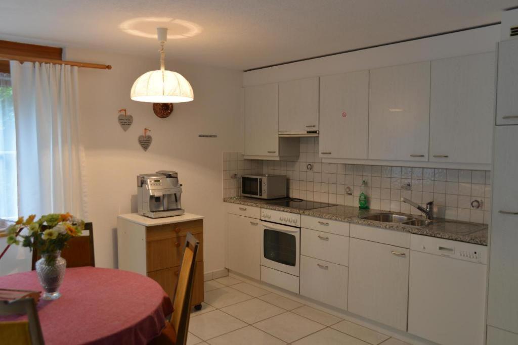 Bed And Breakfast - Die Aelplersuit Fuer Backpackers - Rucksacktouristen Im Berghuesli Linthal Buitenkant foto